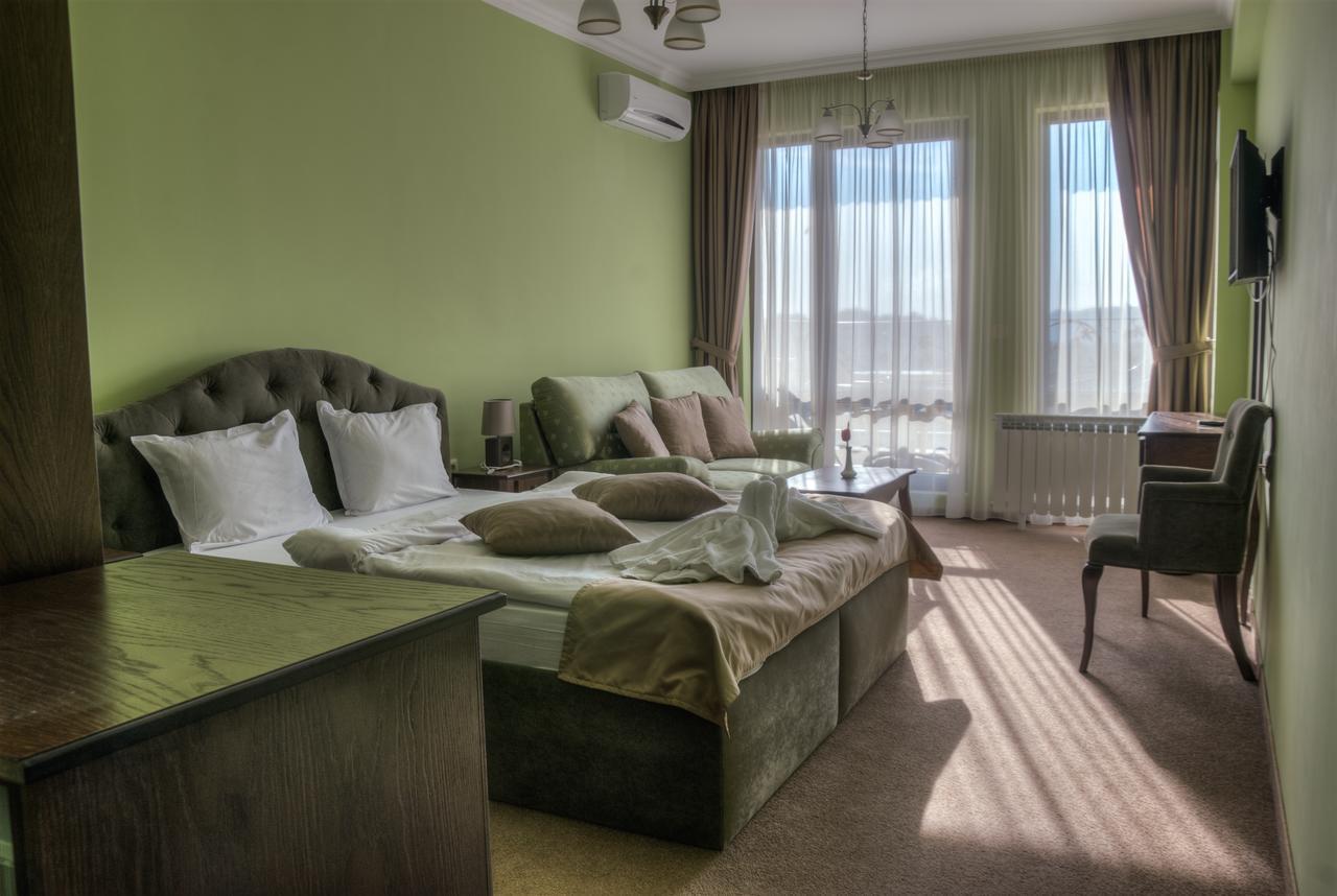 Hotel Chateau Des Bergers 타르고비쉬테 외부 사진