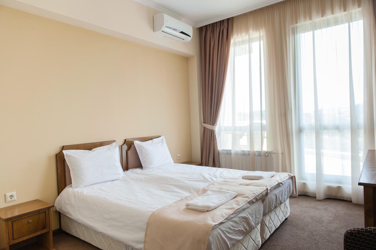 Hotel Chateau Des Bergers 타르고비쉬테 외부 사진
